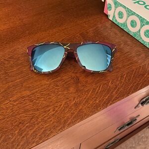 Goodr Cracks Add Character